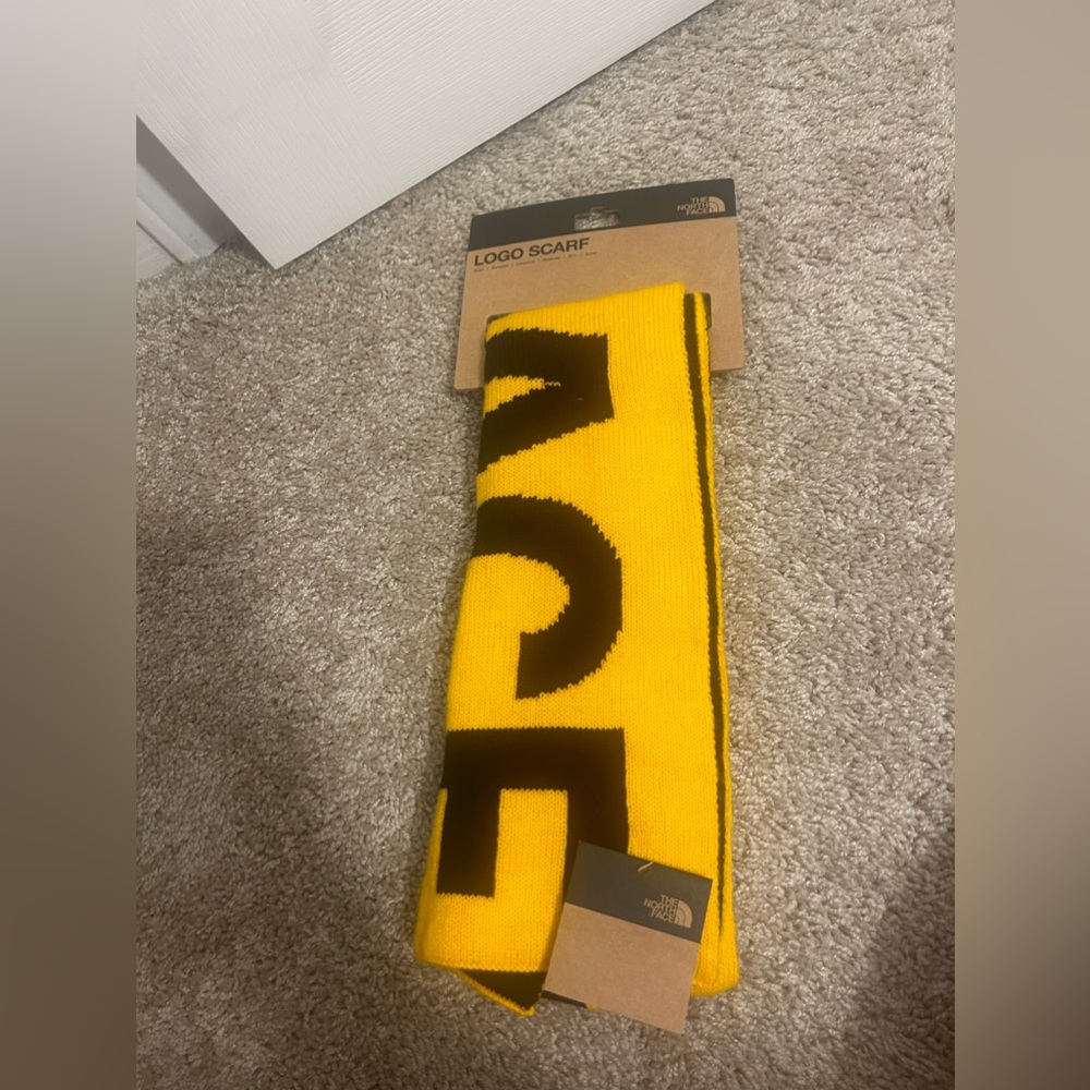 Reversible North Face scarf